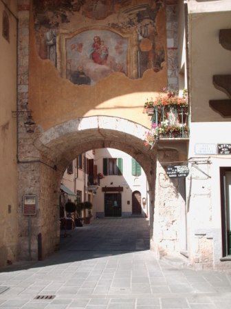 Camaiore arco della Vergine Maria XVII secolo