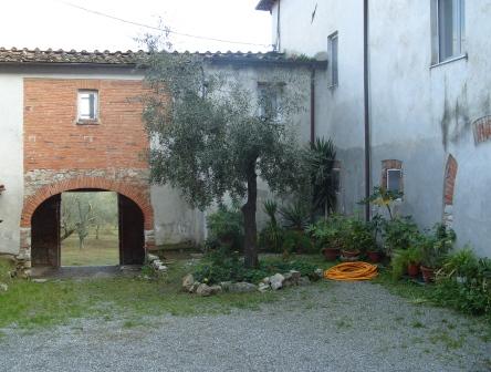 Il cortile della Pieve di S.Giovanni