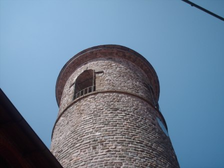 La vecchia torre del castello, poi adibita a Campanile