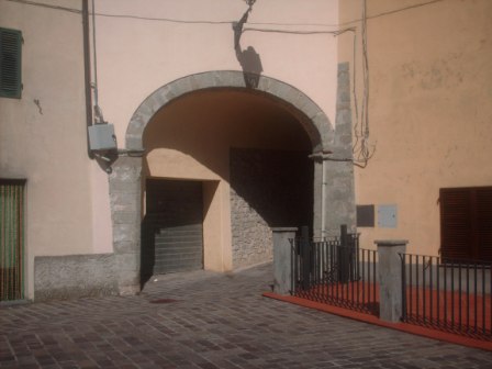 la porta del castello
