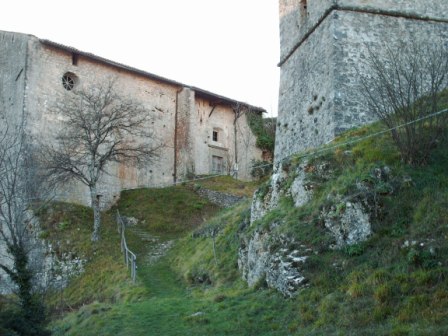 L'antica chiesa di Sassi