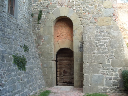Ingresso interno rocca medievale