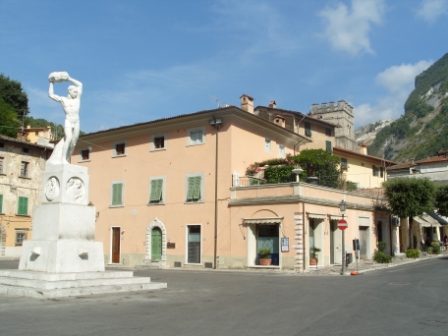 La piazza di Seravezza