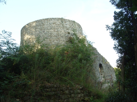 La rocca di Villa Basilica