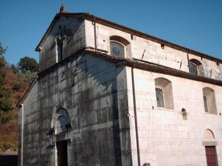 Romanesque parish of S.Pietro - Valdottavo (Borgo a Mozzano)