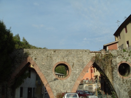 Il vecchio acquedotto del Nottolini