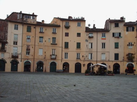 La piazza interna dell'anfiteatro