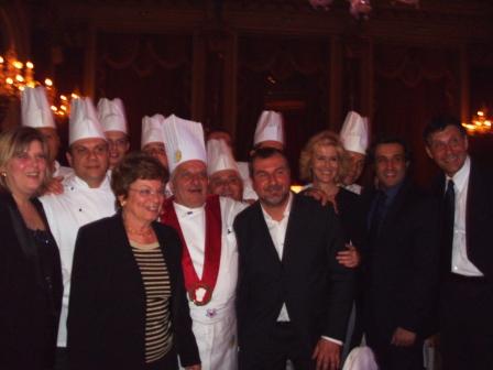 Gli organizzatore con gli chef della serata  e alcuni amici dell'Associazione